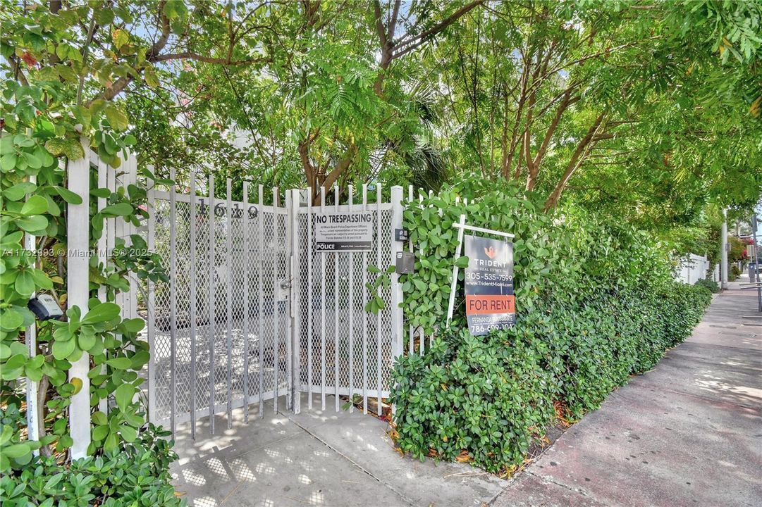 Recently Rented: $1,898 (0 beds, 1 baths, 550 Square Feet)