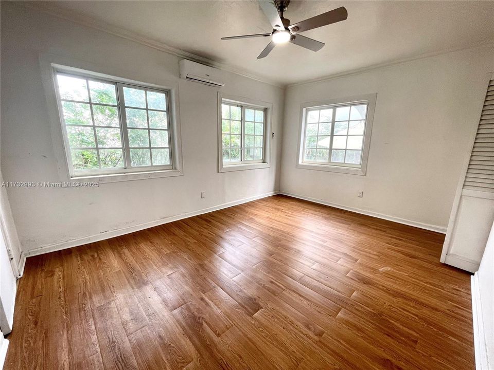 Recently Rented: $1,898 (0 beds, 1 baths, 550 Square Feet)