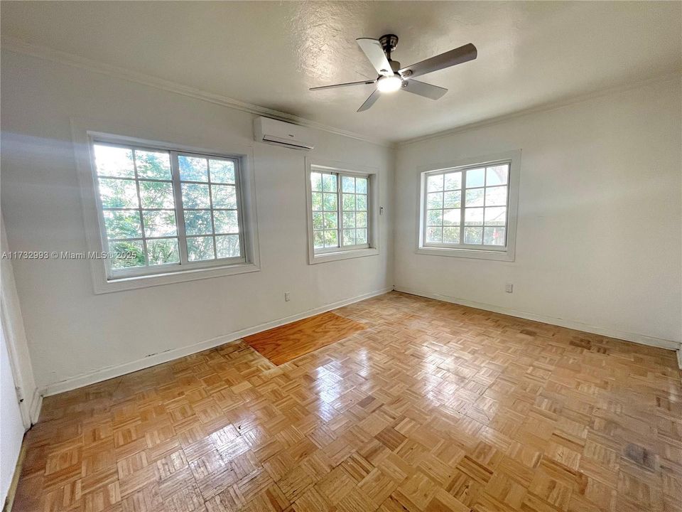 Recently Rented: $1,898 (0 beds, 1 baths, 550 Square Feet)