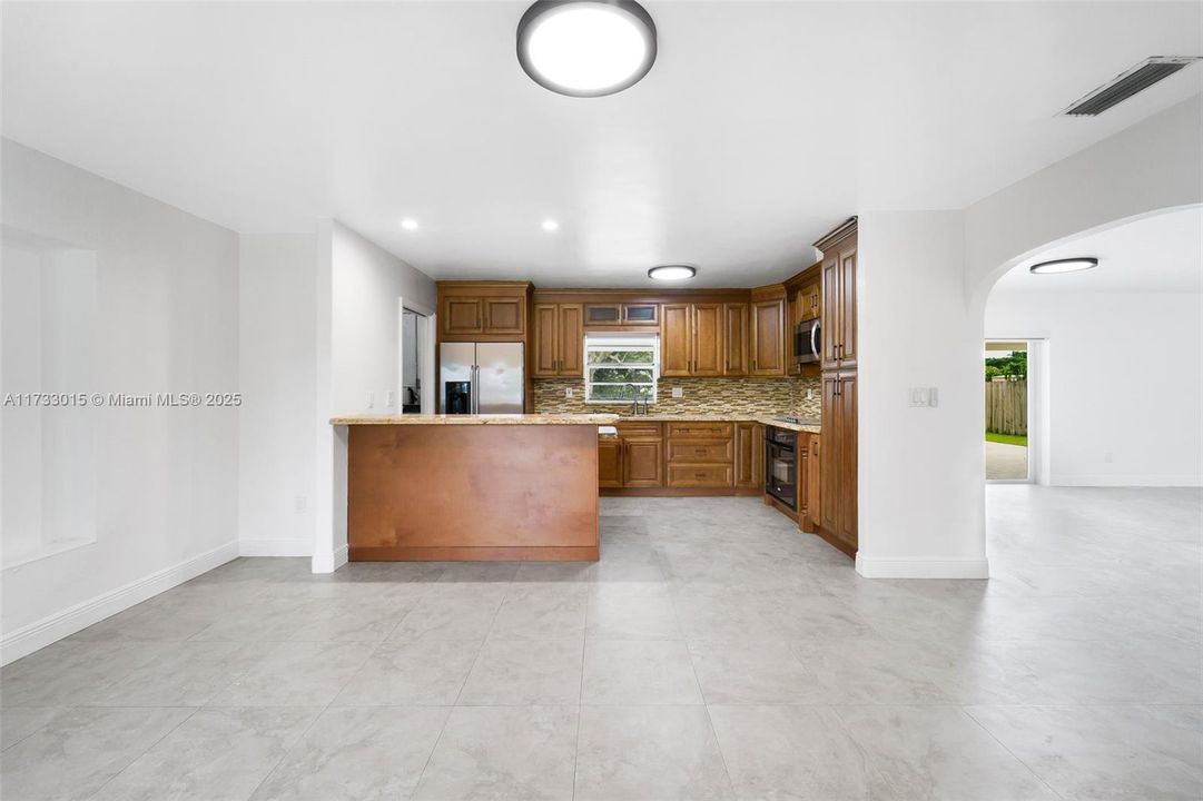 Недавно арендовано: $4,200 (4 спален, 2 ванн, 1992 Квадратных фут)