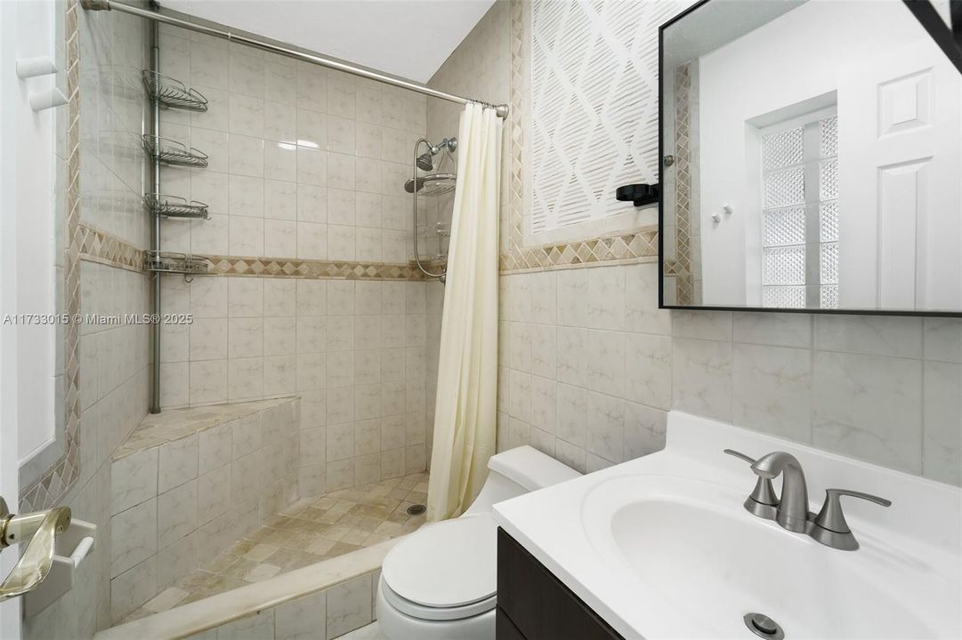 Недавно арендовано: $4,200 (4 спален, 2 ванн, 1992 Квадратных фут)