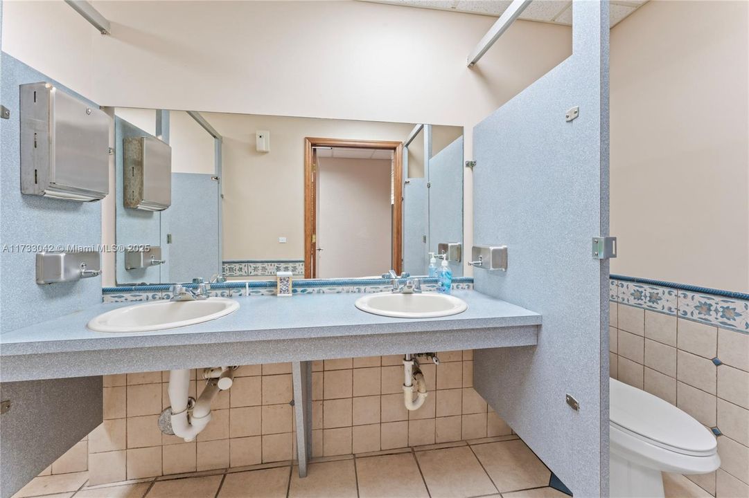 Active With Contract: $3,700,000 (0 beds, 0 baths, 0 Square Feet)