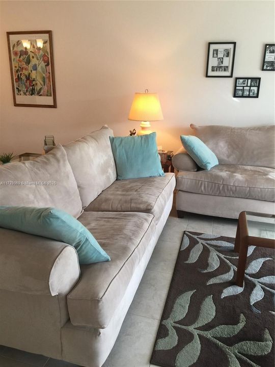 For Sale: $134,999 (2 beds, 2 baths, 1170 Square Feet)