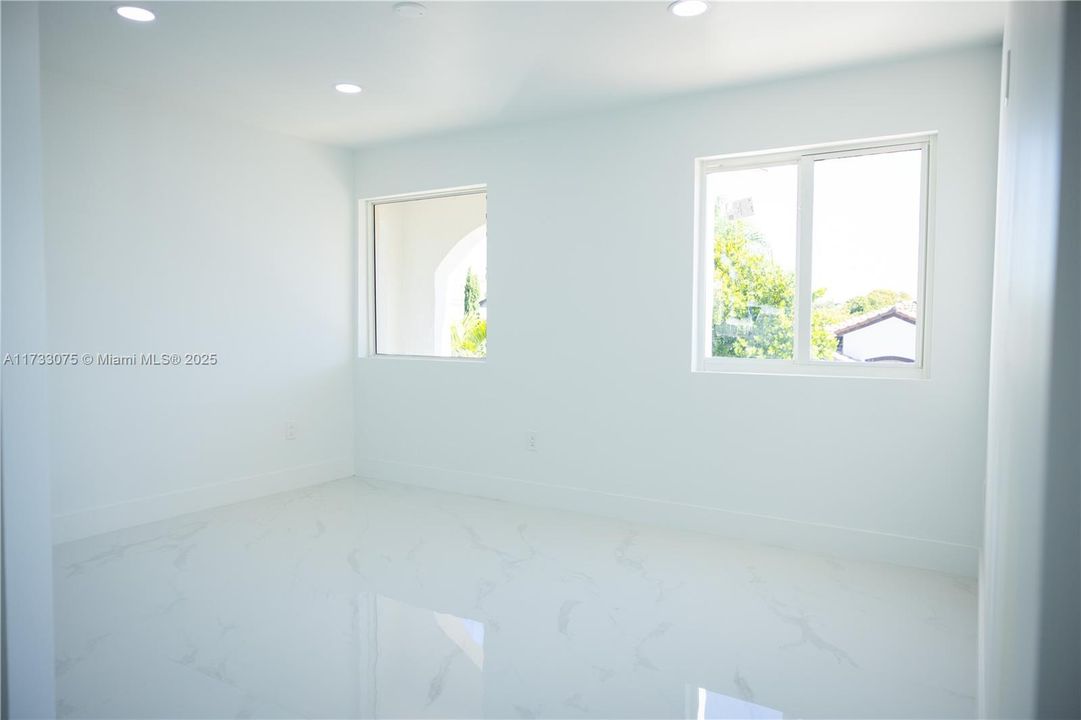 Vendido Recientemente: $1,395,000 (5 camas, 4 baños, 2923 Pies cuadrados)