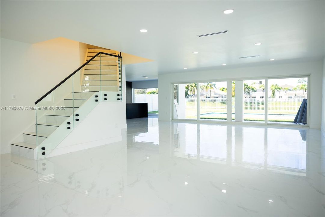 Vendido Recientemente: $1,395,000 (5 camas, 4 baños, 2923 Pies cuadrados)