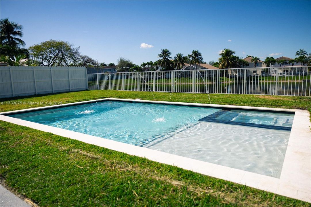 Vendido Recientemente: $1,395,000 (5 camas, 4 baños, 2923 Pies cuadrados)