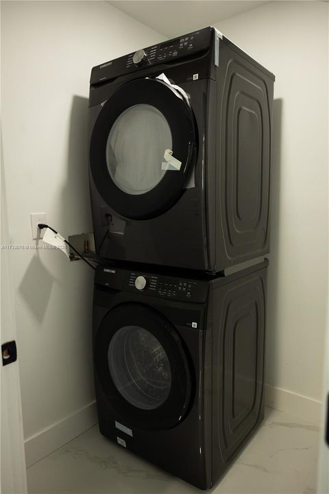 Vendido Recientemente: $1,395,000 (5 camas, 4 baños, 2923 Pies cuadrados)