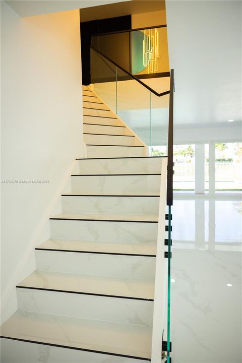 Vendido Recientemente: $1,395,000 (5 camas, 4 baños, 2923 Pies cuadrados)