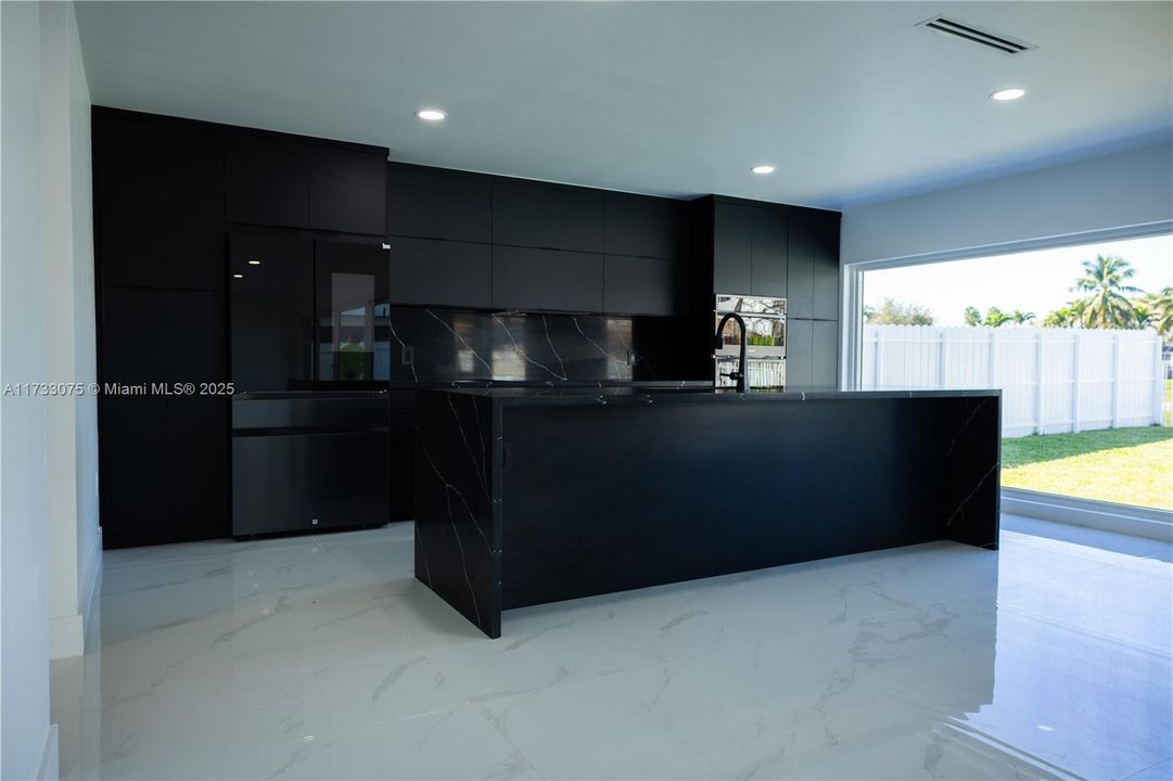 Vendido Recientemente: $1,395,000 (5 camas, 4 baños, 2923 Pies cuadrados)