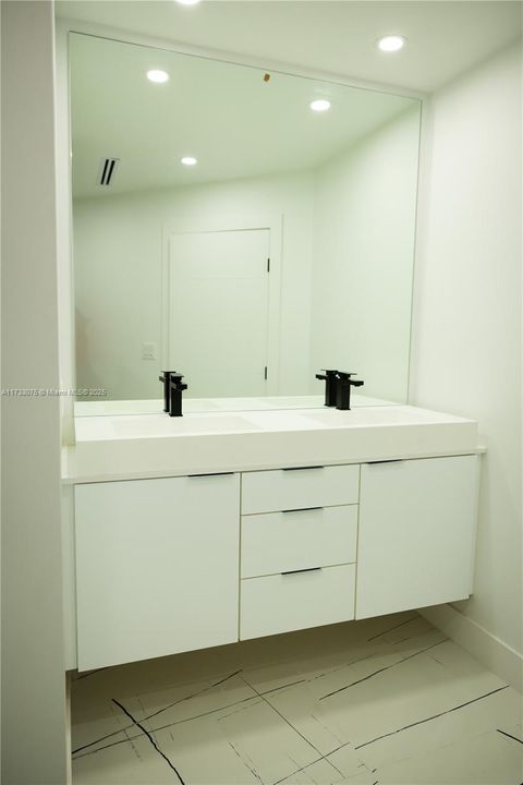 Vendido Recientemente: $1,395,000 (5 camas, 4 baños, 2923 Pies cuadrados)