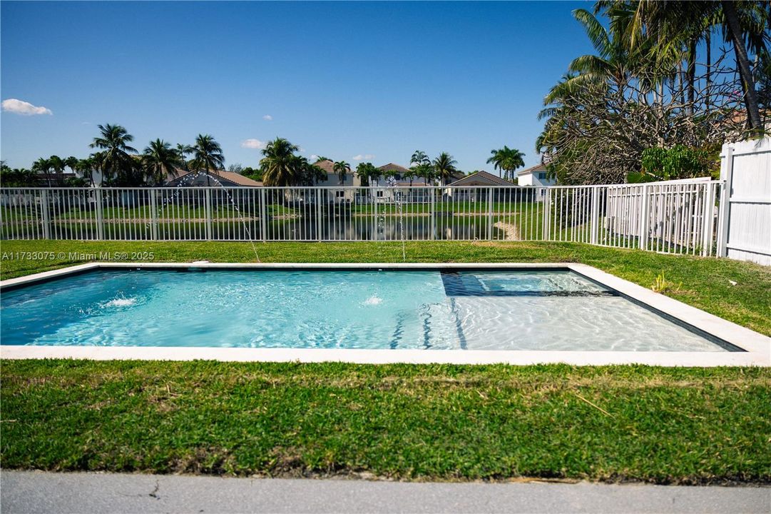 Vendido Recientemente: $1,395,000 (5 camas, 4 baños, 2923 Pies cuadrados)