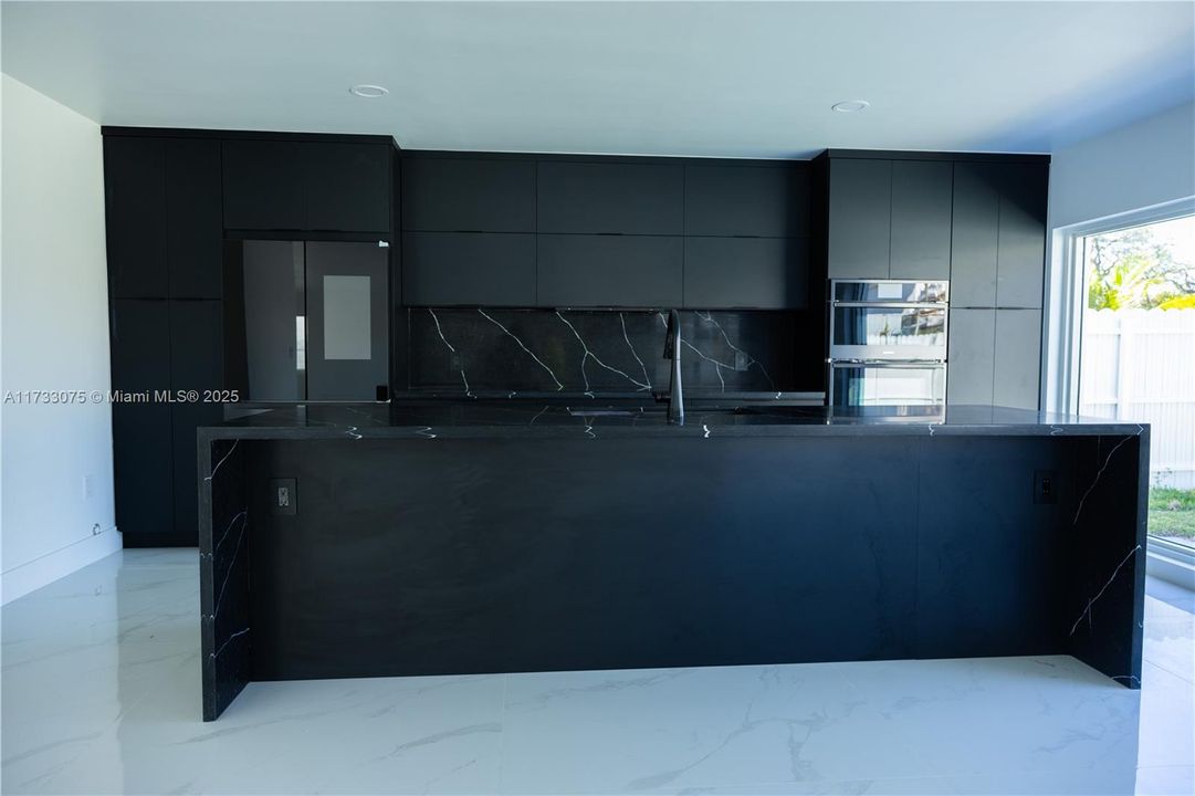 Vendido Recientemente: $1,395,000 (5 camas, 4 baños, 2923 Pies cuadrados)