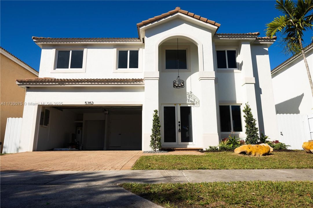 Vendido Recientemente: $1,395,000 (5 camas, 4 baños, 2923 Pies cuadrados)