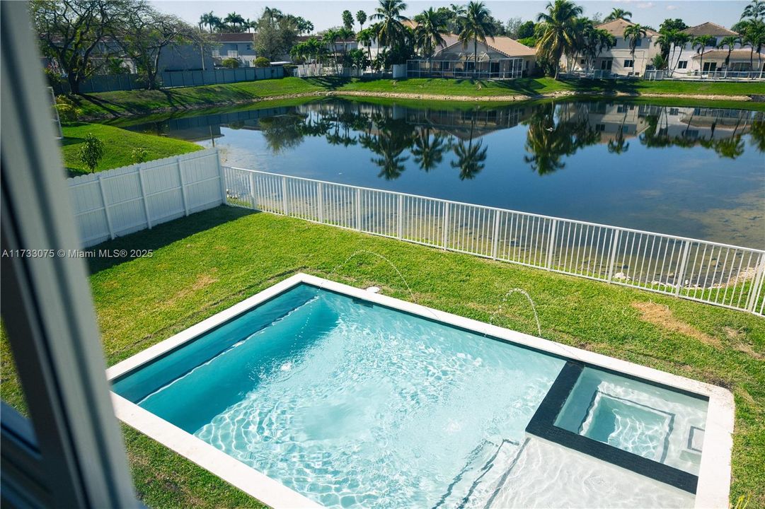 Vendido Recientemente: $1,395,000 (5 camas, 4 baños, 2923 Pies cuadrados)