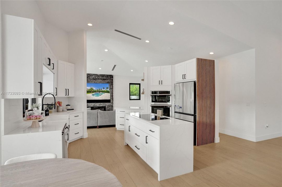 Vendido Recientemente: $1,650,000 (4 camas, 3 baños, 2969 Pies cuadrados)