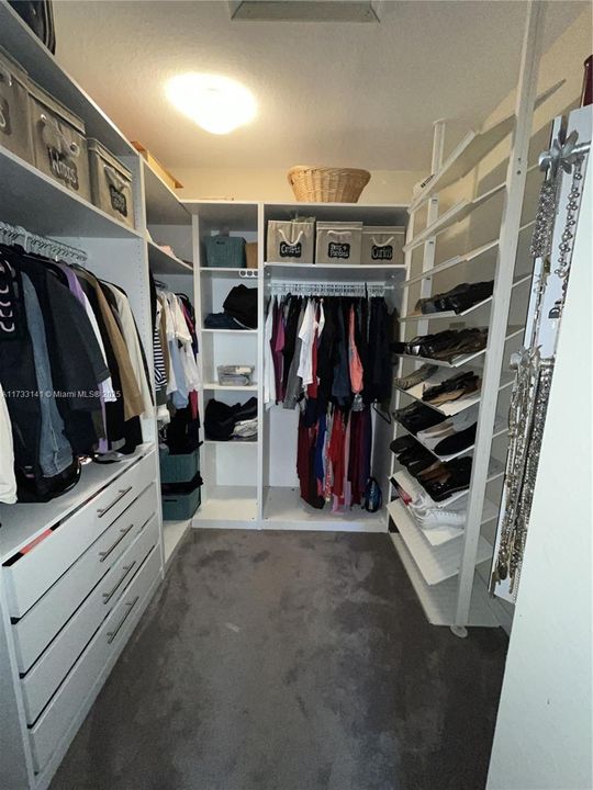 Recently Rented: $2,975 (3 beds, 2 baths, 1661 Square Feet)