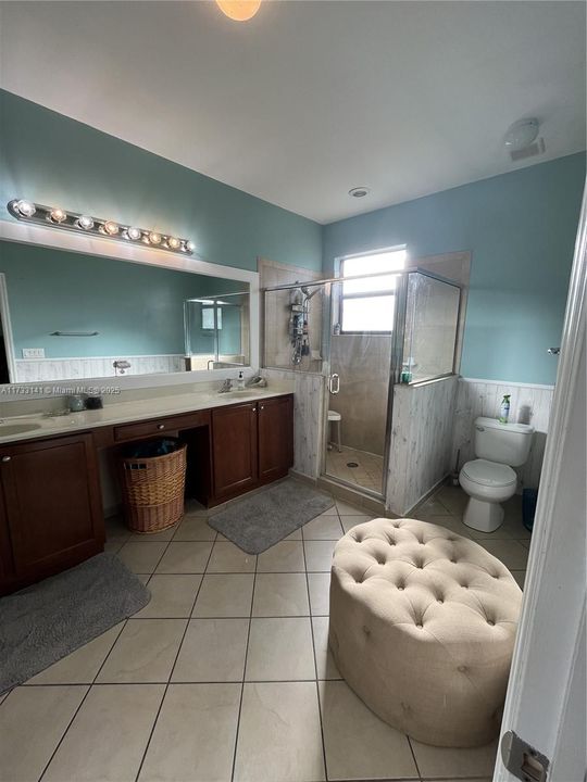 Recently Rented: $2,975 (3 beds, 2 baths, 1661 Square Feet)