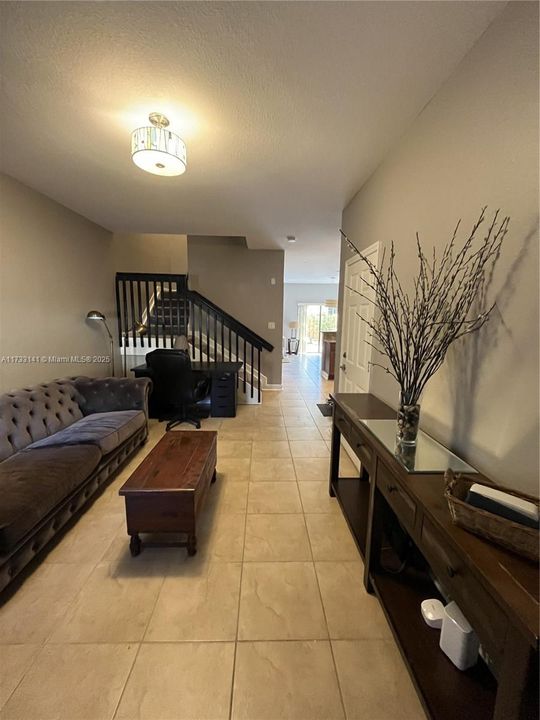 Recently Rented: $2,975 (3 beds, 2 baths, 1661 Square Feet)