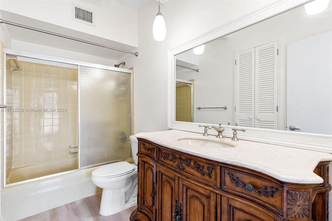 Недавно арендовано: $7,500 (3 спален, 3 ванн, 2181 Квадратных фут)