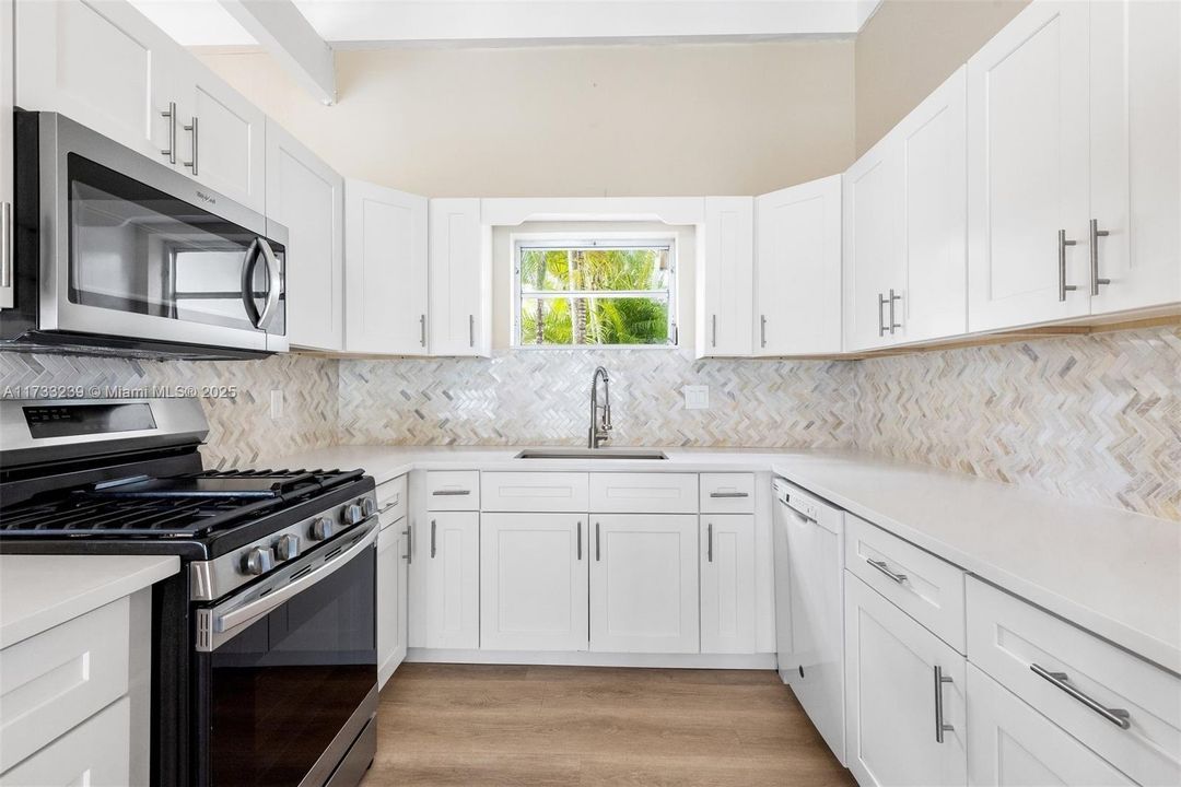 Недавно арендовано: $7,500 (3 спален, 3 ванн, 2181 Квадратных фут)