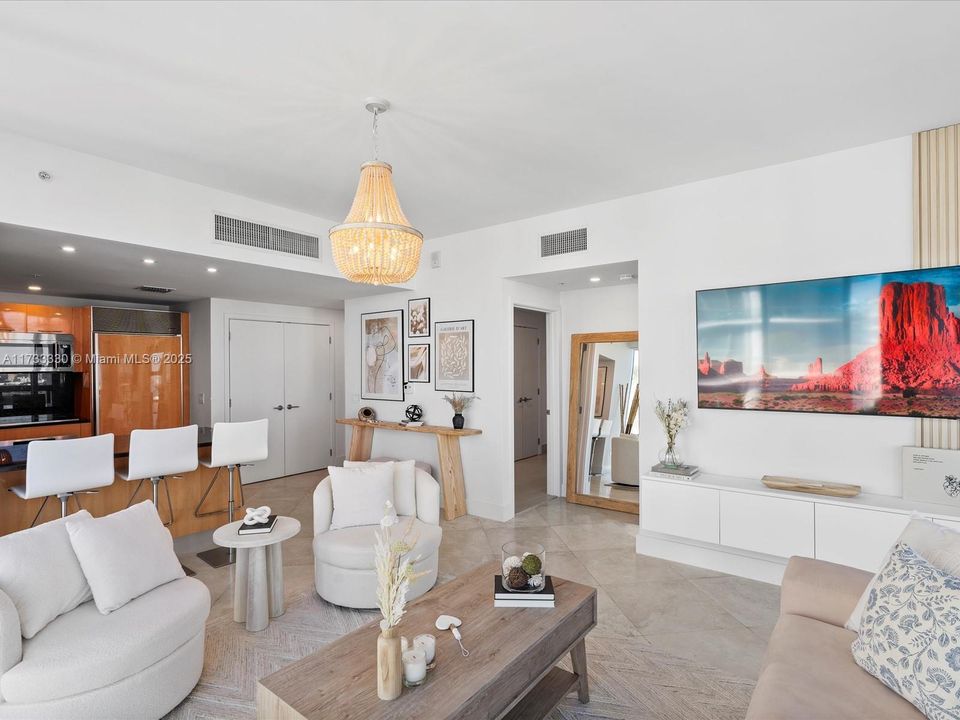 待售: $850,000 (1 贝兹, 1 浴室, 820 平方英尺)