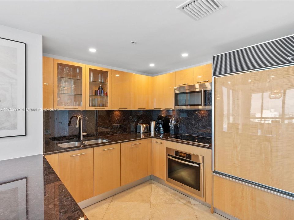 待售: $850,000 (1 贝兹, 1 浴室, 820 平方英尺)