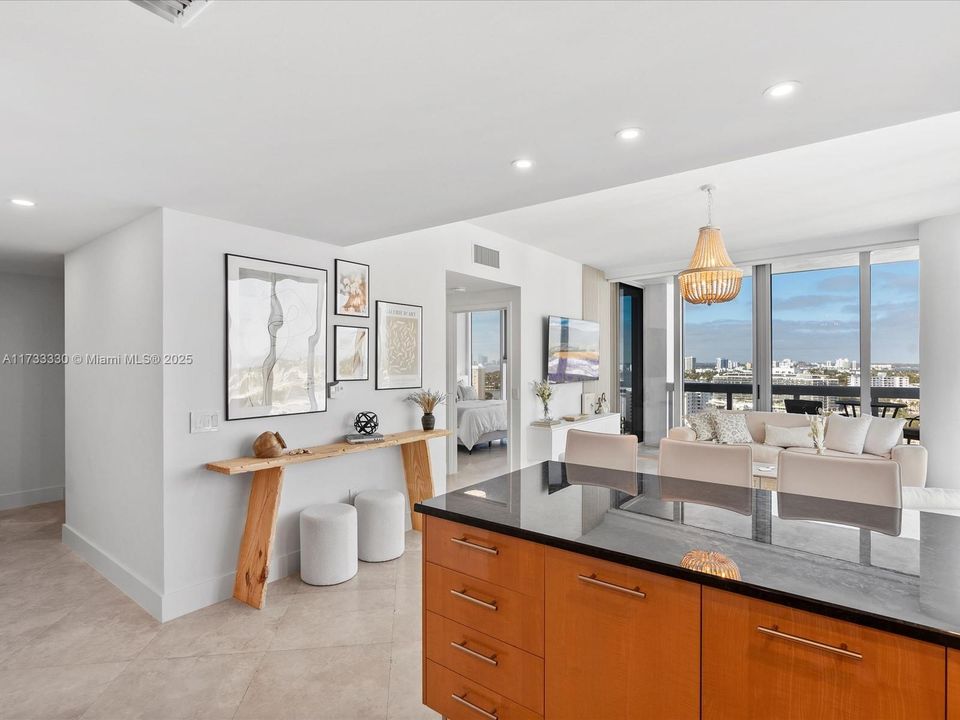 待售: $850,000 (1 贝兹, 1 浴室, 820 平方英尺)