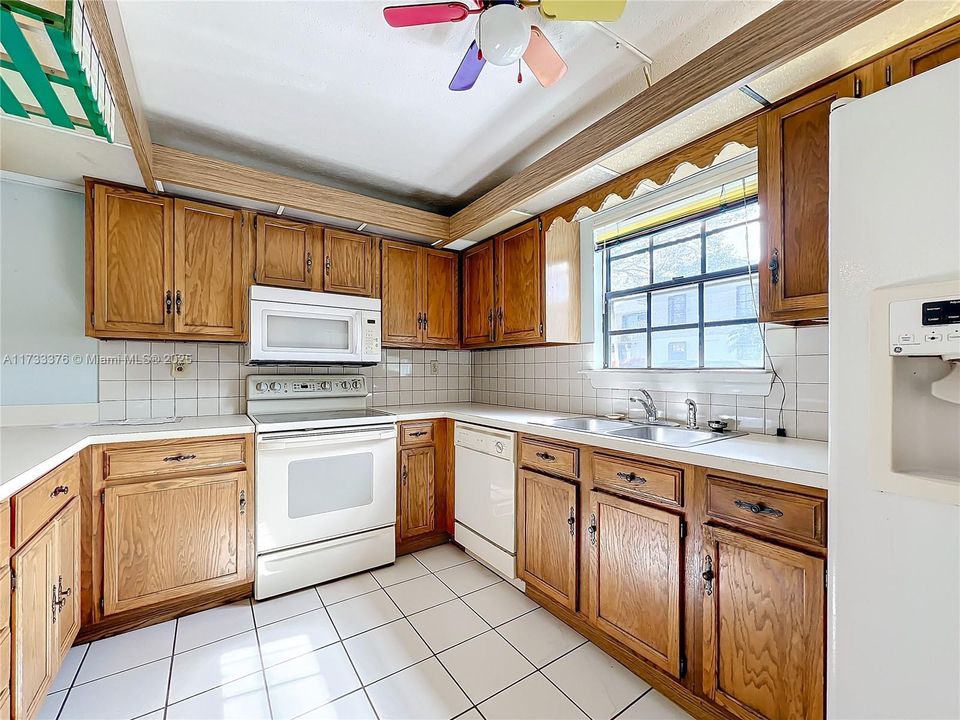 Vendido Recientemente: $225,000 (2 camas, 2 baños, 1384 Pies cuadrados)