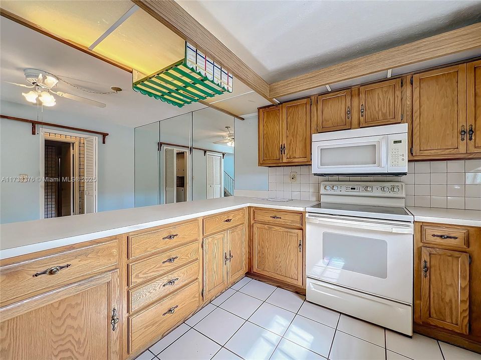 Vendido Recientemente: $225,000 (2 camas, 2 baños, 1384 Pies cuadrados)