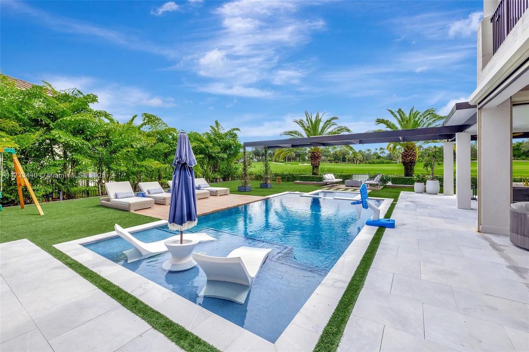 最近售出: $2,999,000 (5 贝兹, 5 浴室, 4583 平方英尺)