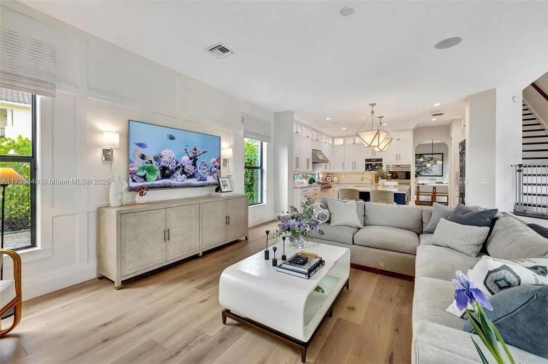 最近售出: $2,999,000 (5 贝兹, 5 浴室, 4583 平方英尺)