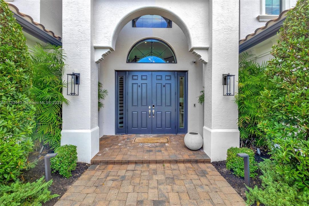 最近售出: $2,999,000 (5 贝兹, 5 浴室, 4583 平方英尺)