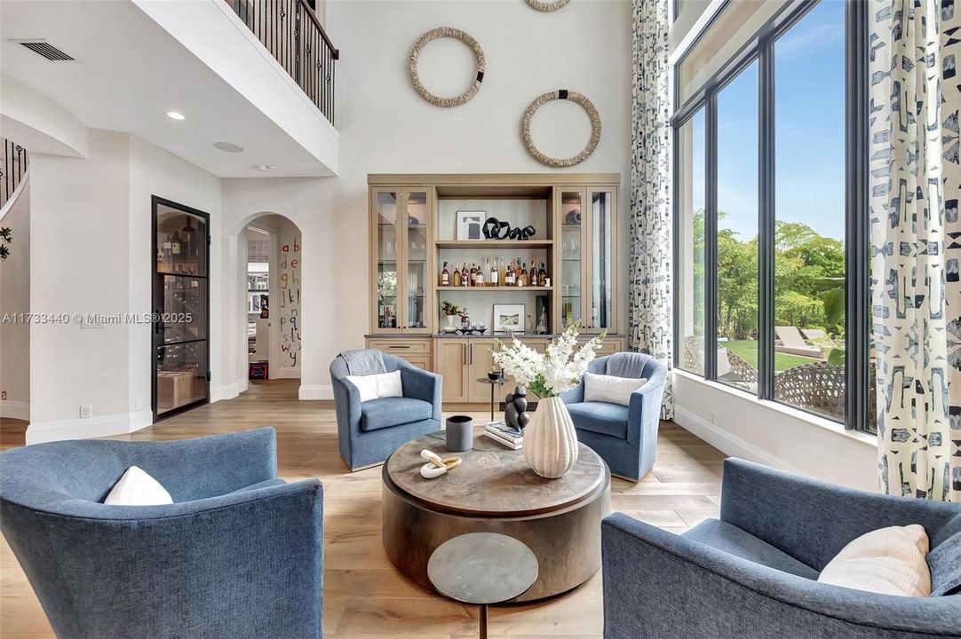 最近售出: $2,999,000 (5 贝兹, 5 浴室, 4583 平方英尺)