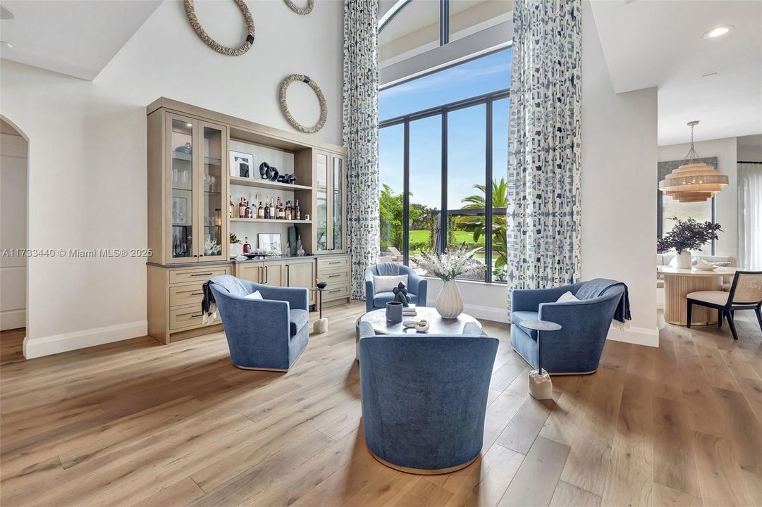 最近售出: $2,999,000 (5 贝兹, 5 浴室, 4583 平方英尺)