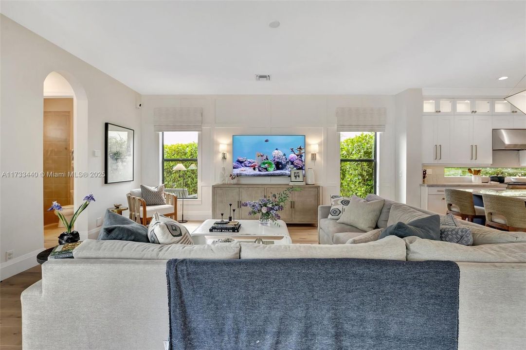 最近售出: $2,999,000 (5 贝兹, 5 浴室, 4583 平方英尺)