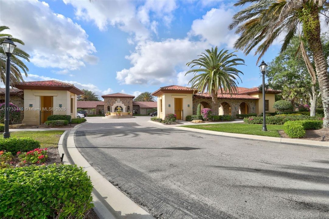 最近售出: $2,999,000 (5 贝兹, 5 浴室, 4583 平方英尺)