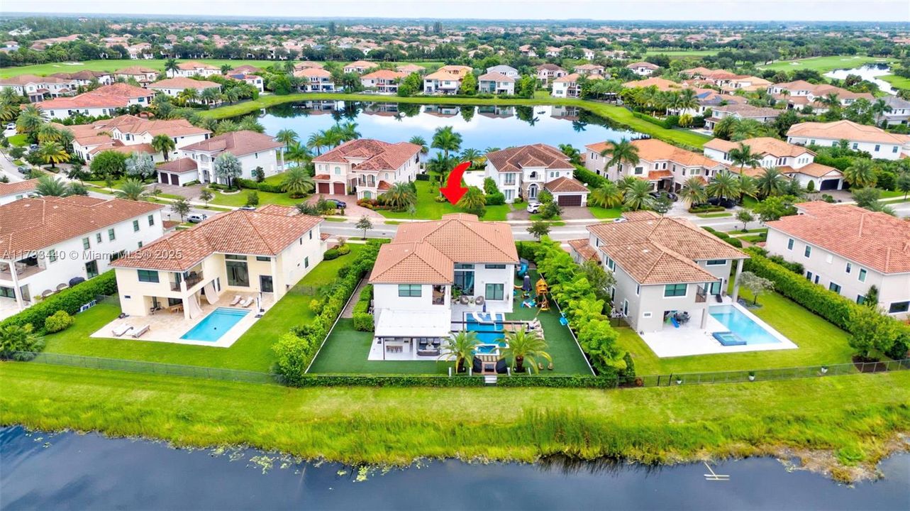 最近售出: $2,999,000 (5 贝兹, 5 浴室, 4583 平方英尺)