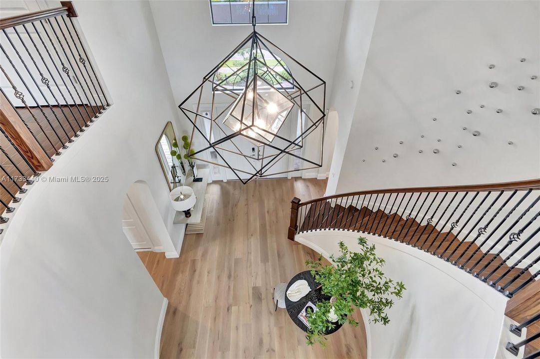 最近售出: $2,999,000 (5 贝兹, 5 浴室, 4583 平方英尺)