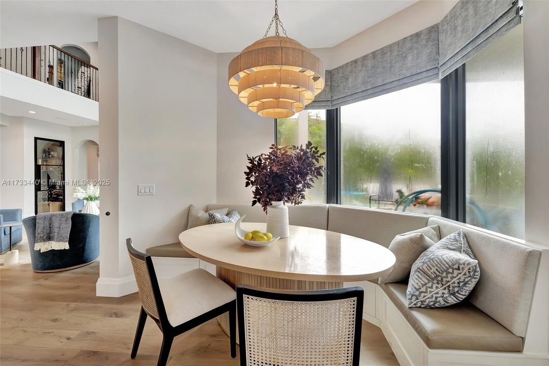 最近售出: $2,999,000 (5 贝兹, 5 浴室, 4583 平方英尺)