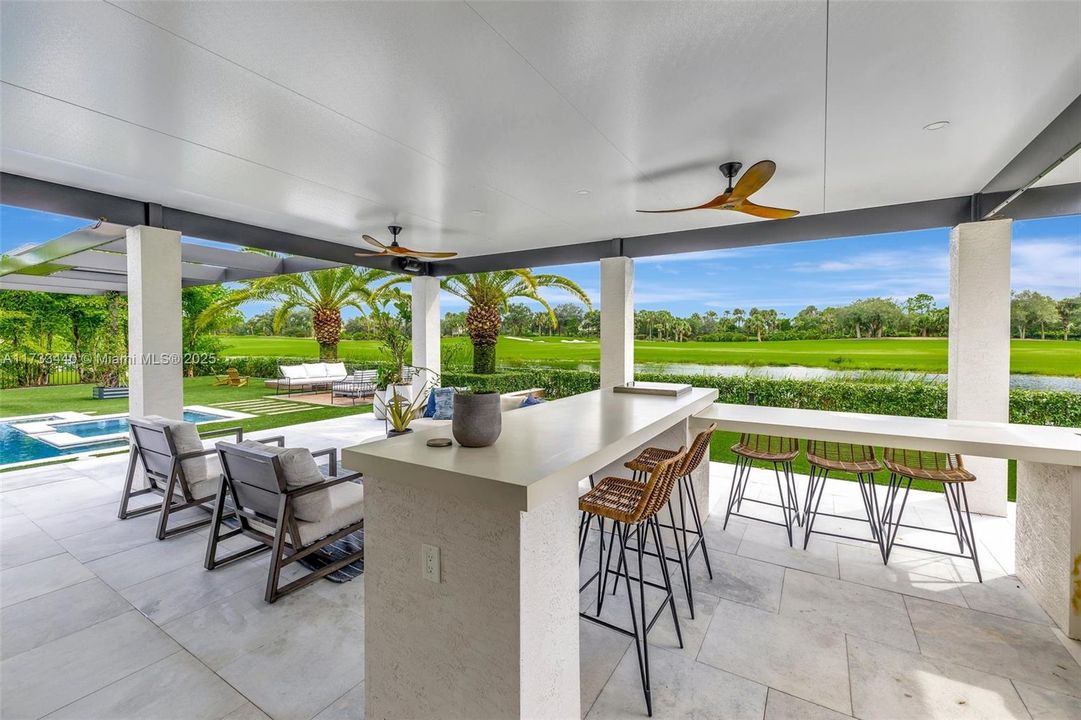 最近售出: $2,999,000 (5 贝兹, 5 浴室, 4583 平方英尺)