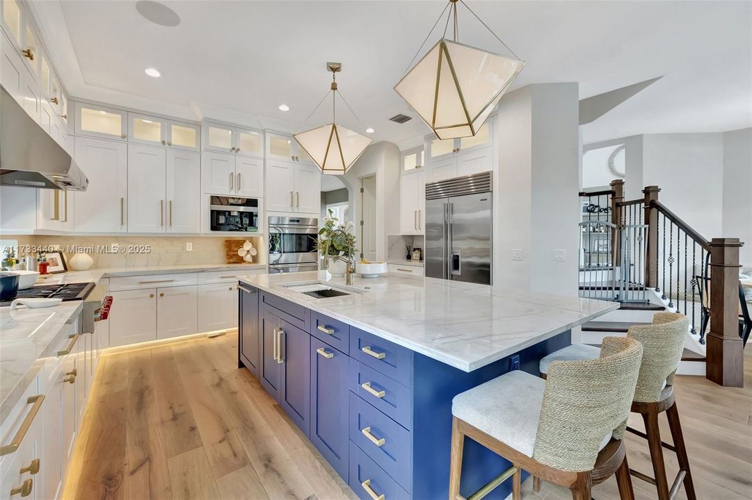 最近售出: $2,999,000 (5 贝兹, 5 浴室, 4583 平方英尺)