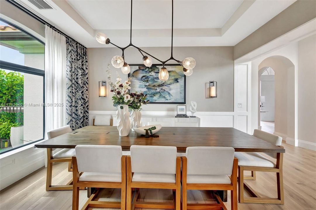 最近售出: $2,999,000 (5 贝兹, 5 浴室, 4583 平方英尺)