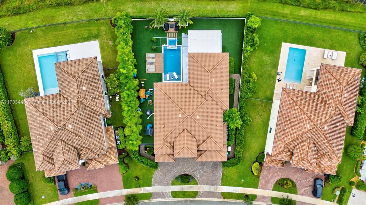 最近售出: $2,999,000 (5 贝兹, 5 浴室, 4583 平方英尺)