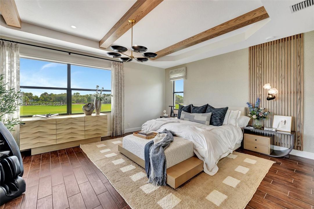 最近售出: $2,999,000 (5 贝兹, 5 浴室, 4583 平方英尺)