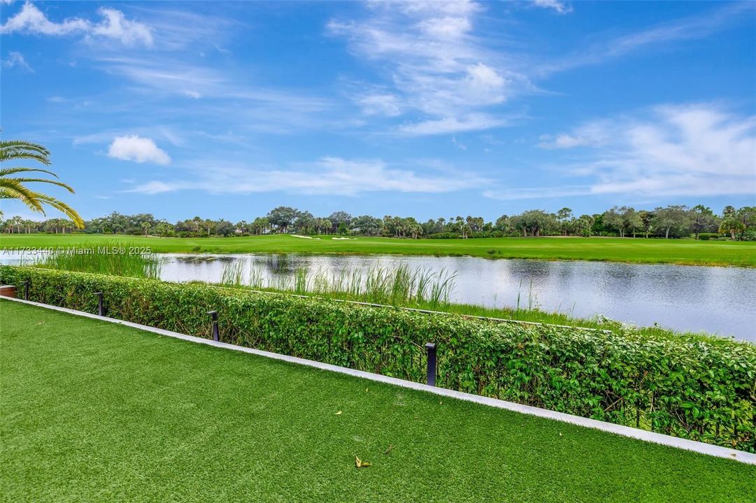 最近售出: $2,999,000 (5 贝兹, 5 浴室, 4583 平方英尺)