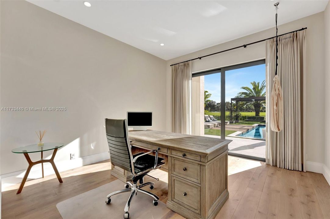 最近售出: $2,999,000 (5 贝兹, 5 浴室, 4583 平方英尺)