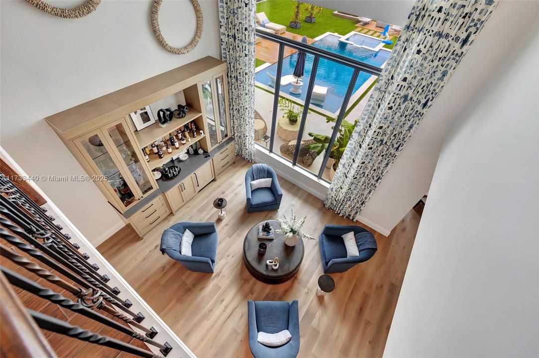 最近售出: $2,999,000 (5 贝兹, 5 浴室, 4583 平方英尺)