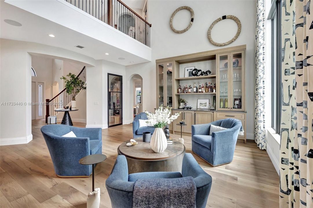 最近售出: $2,999,000 (5 贝兹, 5 浴室, 4583 平方英尺)