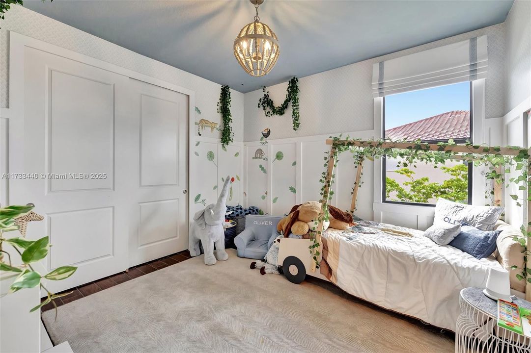 最近售出: $2,999,000 (5 贝兹, 5 浴室, 4583 平方英尺)