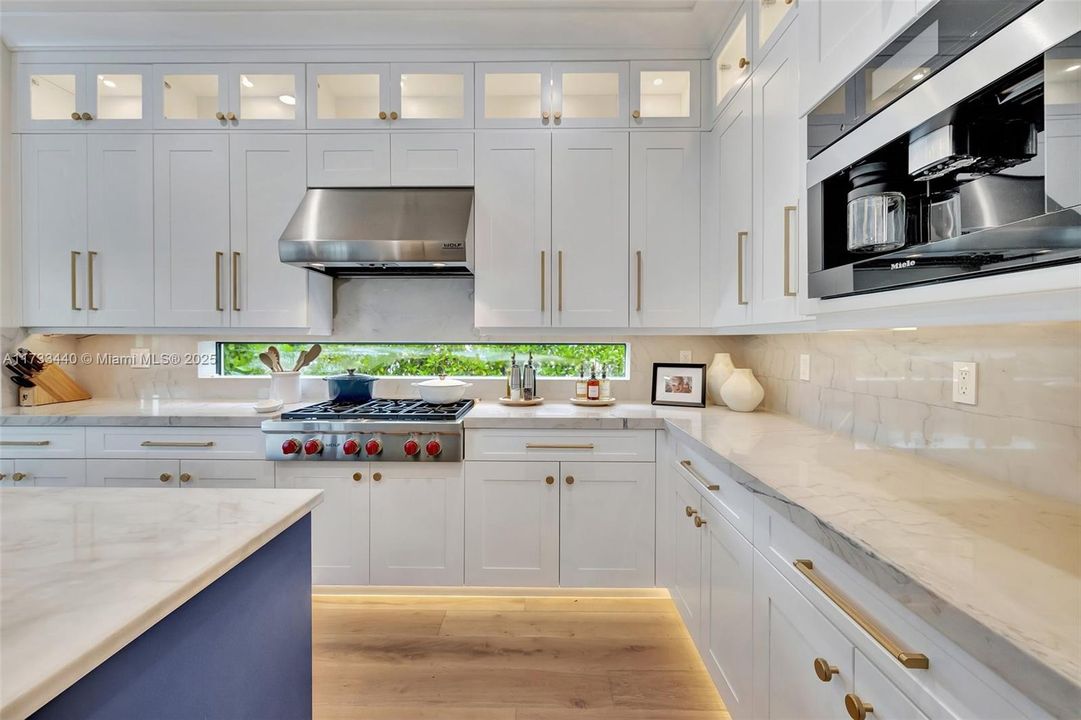 最近售出: $2,999,000 (5 贝兹, 5 浴室, 4583 平方英尺)